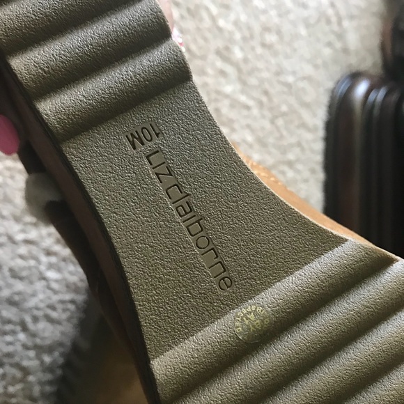 Liz Claiborne Suede Booties NEW! - Picture 6 of 6